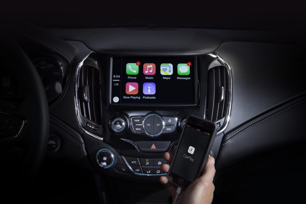 2016-Chevrolet-Cruze-MyLink-Infotainment-System-009-Apple-CarPlay-Home-Screen (2)