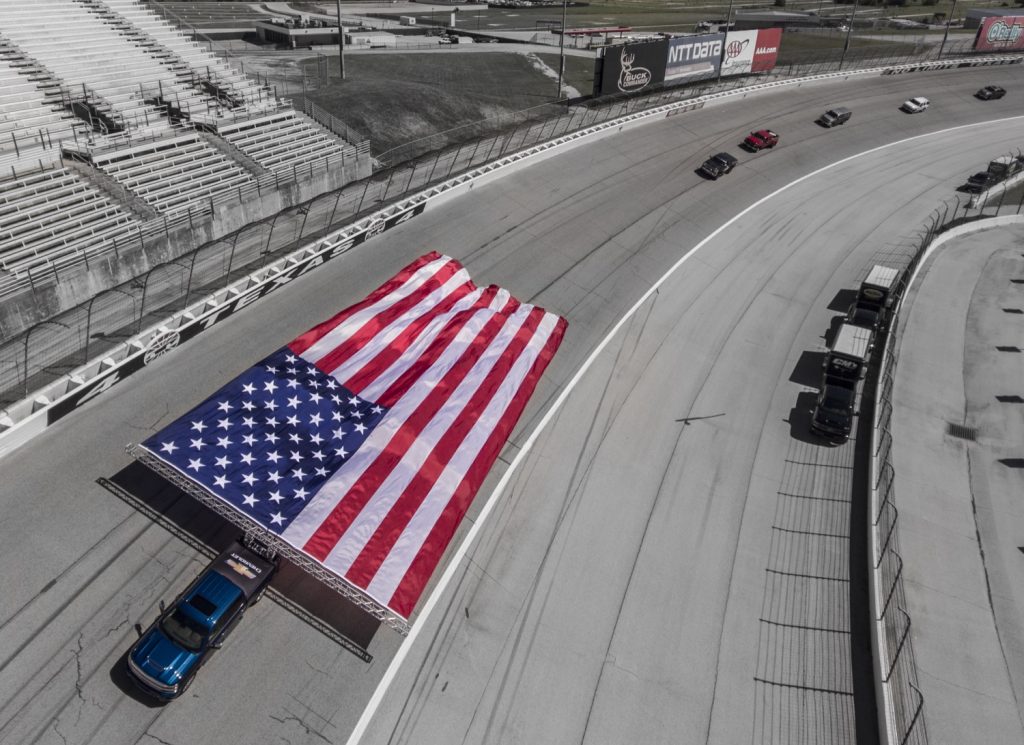 2017 Chevrolet Silverado HD Flag Pull Guinness World Record Texas 11