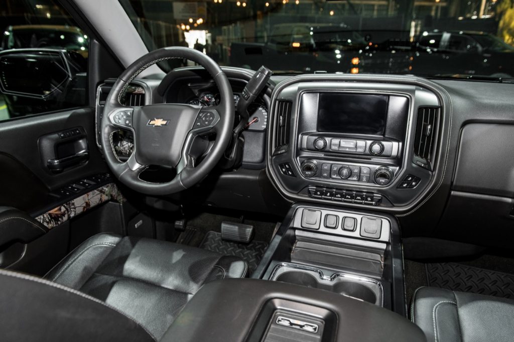 2017 Chevrolet Silverado 1500 Z71 Realtree Edition interior live at 2016 LA Auto Show 002