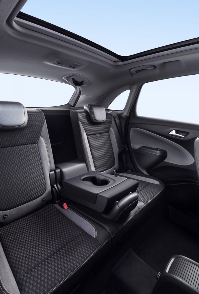 2017 Opel Crossland X interior 002