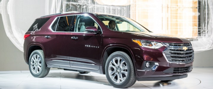 https://gmauthority.com/blog/wp-content/uploads/2017/01/2018-Chevrolet-Traverse-exterior-live-reveal-007-720x300.jpg