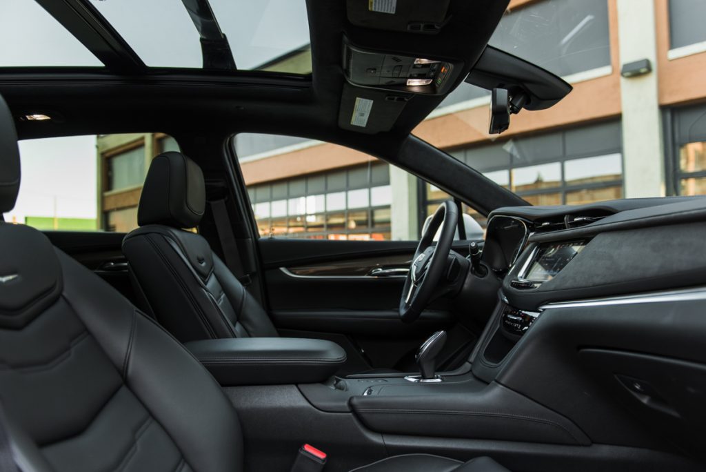 2017 Cadillac XT5 Platinum Interior Review 007