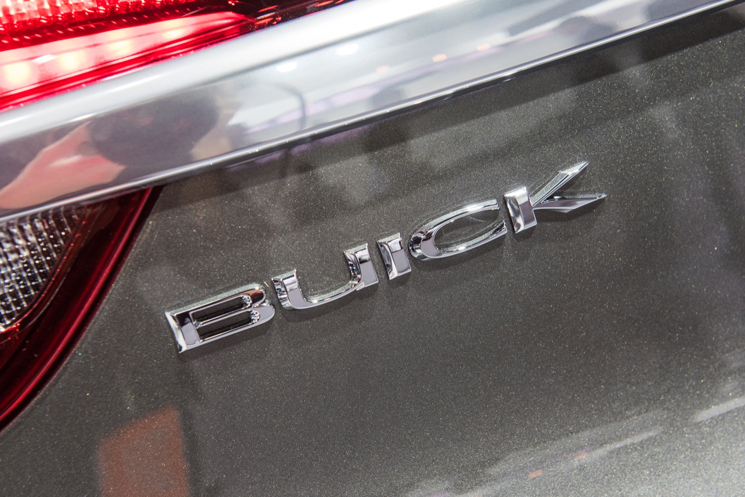 05-11 Buick Lacrosse Lucerne Rear Trunk "I" for BUICK Letter Emblem Badge Logo