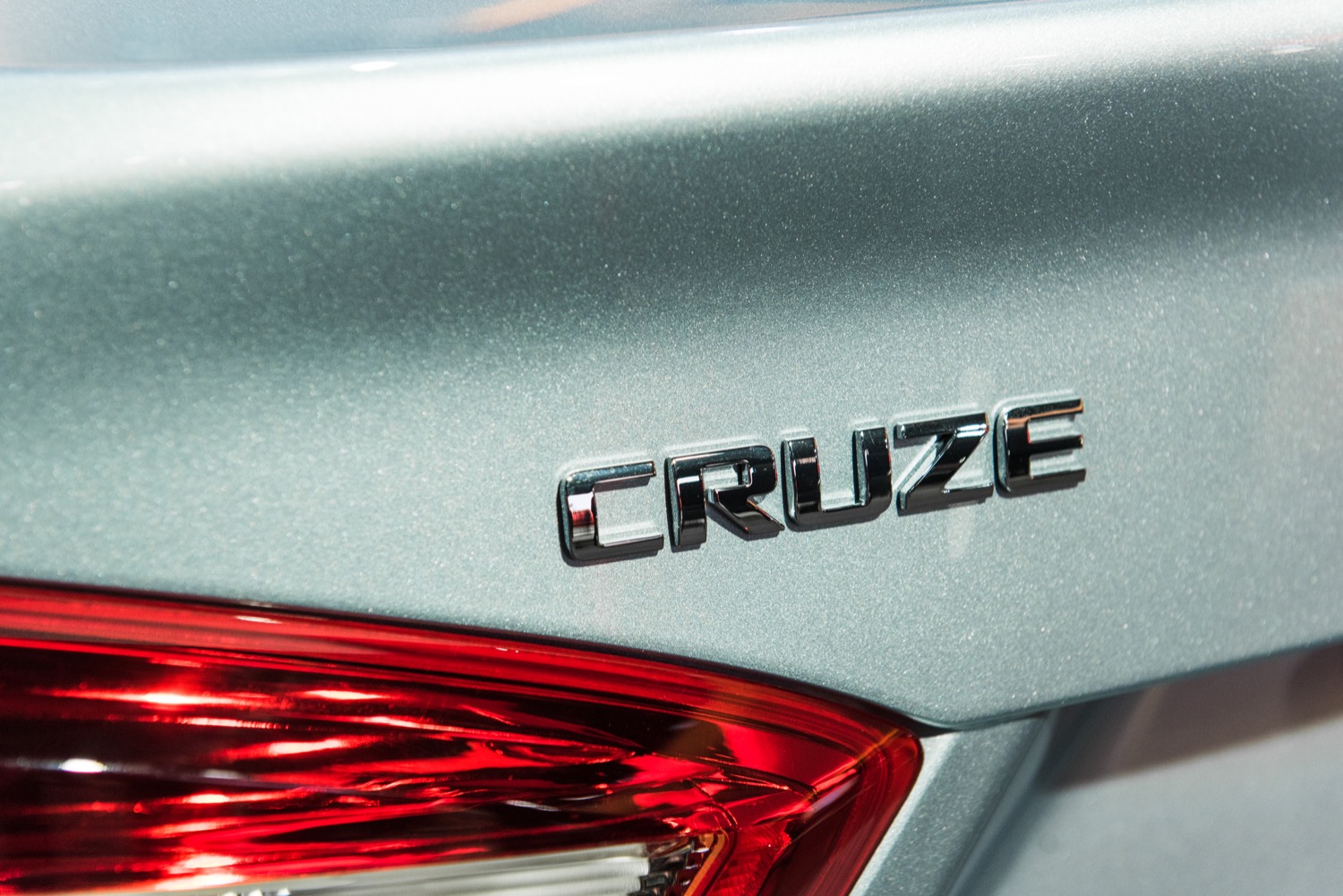Шевроле круз 2024. Chevrolet Cruze надпись. Шевроле Круз лого. Chevy Cruze наклейки. Cruze надпись на багажнике.