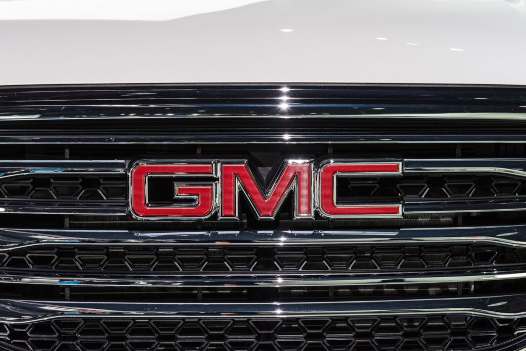 The GMC logo on the Acadia grille. 