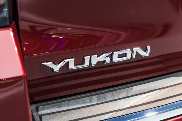 The GMC Yukon logo.
