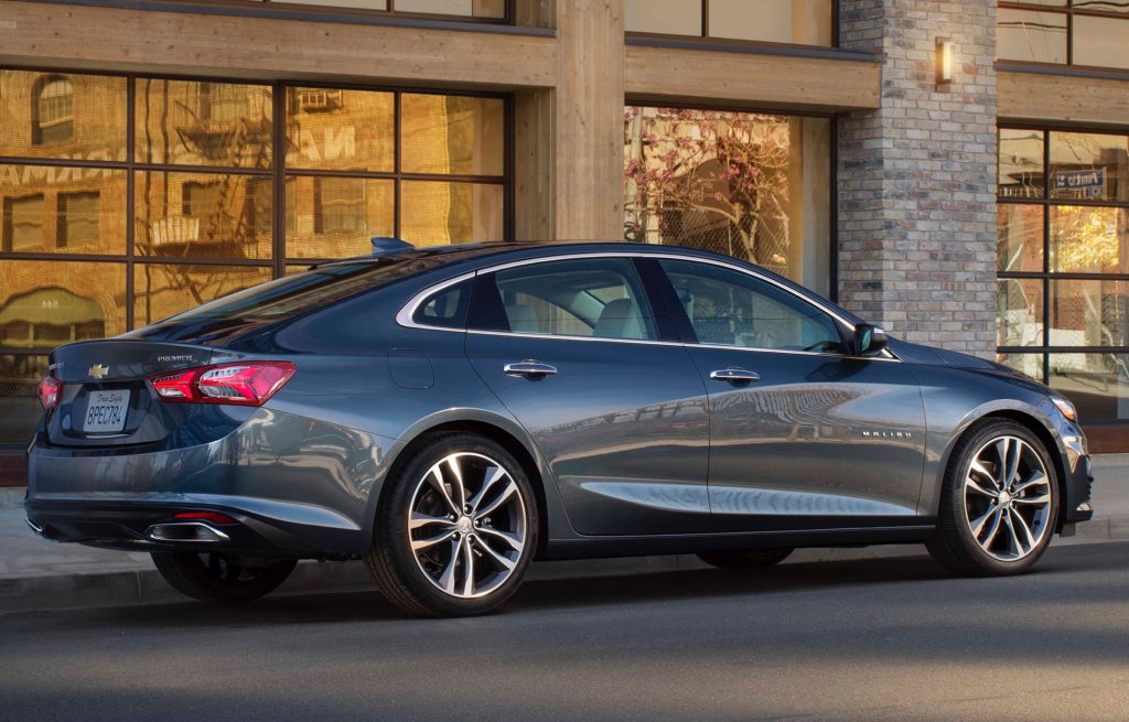 Side view of the 2019 Chevy Malibu.