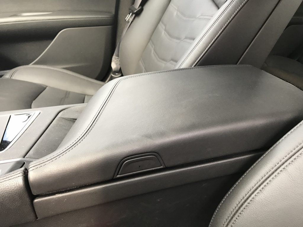 Cadillac CT6 Front Armrest closed