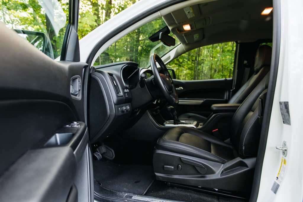 2017 Chevrolet Colorado ZR2 interior - GM Authority Review 001