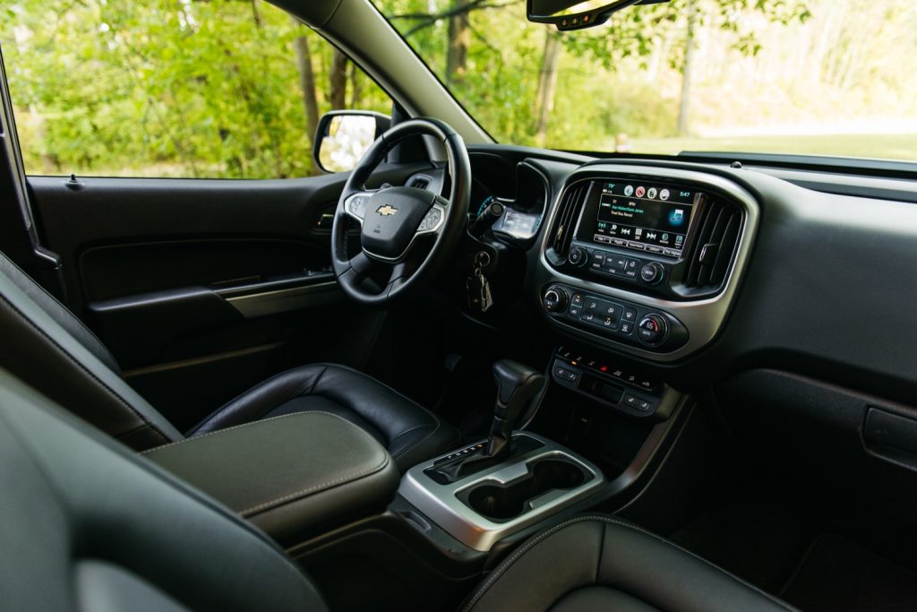 2017 Chevrolet Colorado ZR2 interior - GM Authority Review 004