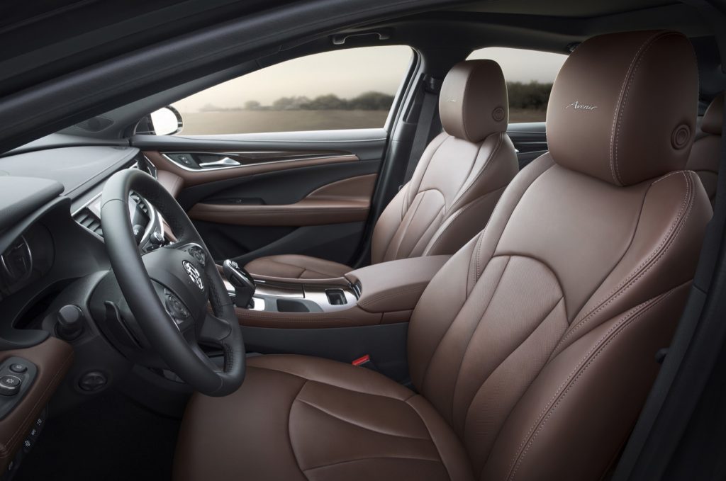 2018 Buick LaCrosse Avenir interior 002