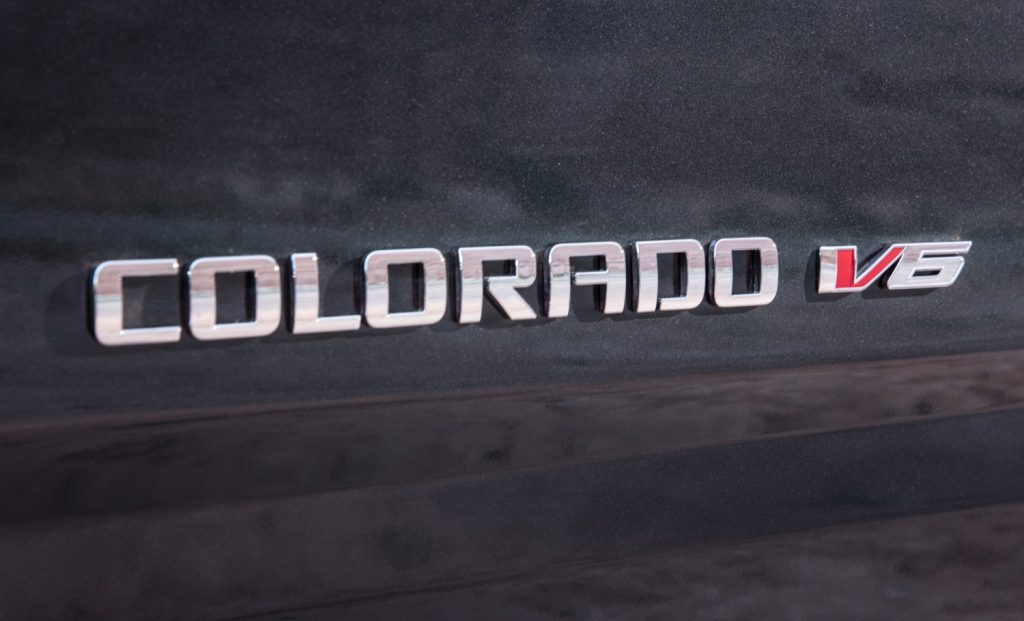 2018 Chevrolet Colorado ZR2 exterior 012 Colorado V6 nameplate badge logo