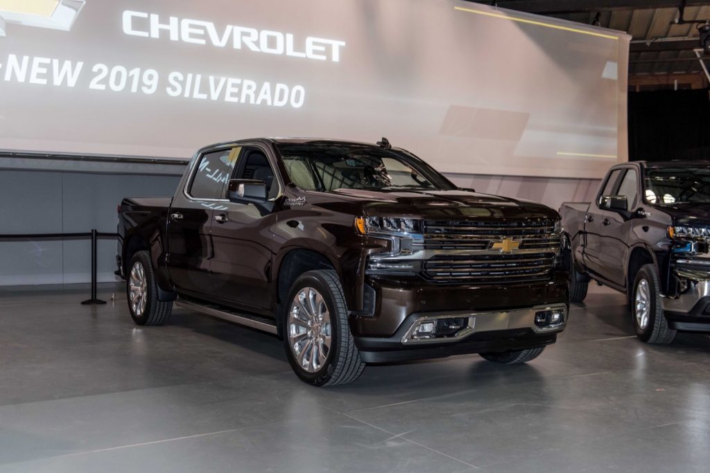 2019 Chevrolet Silverado 1500 High Country Exterior - Live Reveal 002