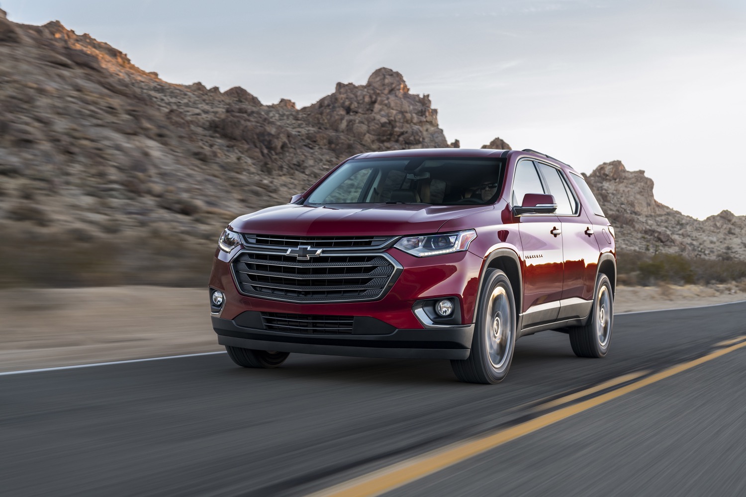 2018 Chevrolet Traverse RS exterior 001 front