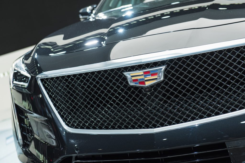 2019 Cadillac CT6 V-Sport exterior - 2018 New York Auto Show live 010 - grille and Cadillac logo