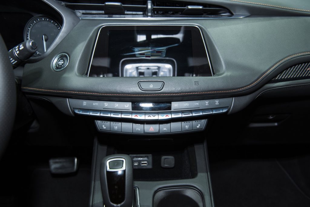 2019 Cadillac XT4 Sport interior - 2018 New York Auto Show live 007 - center stack