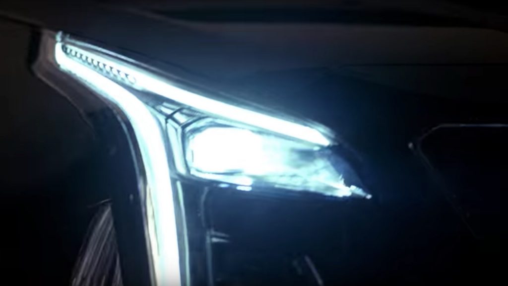 2019 Cadillac XT4 - headlight 004