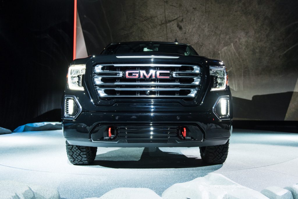 2019 GMC Sierra AT4 1500 exterior live at 2018 New York Auto Show 006 front end with grille and GMC logo