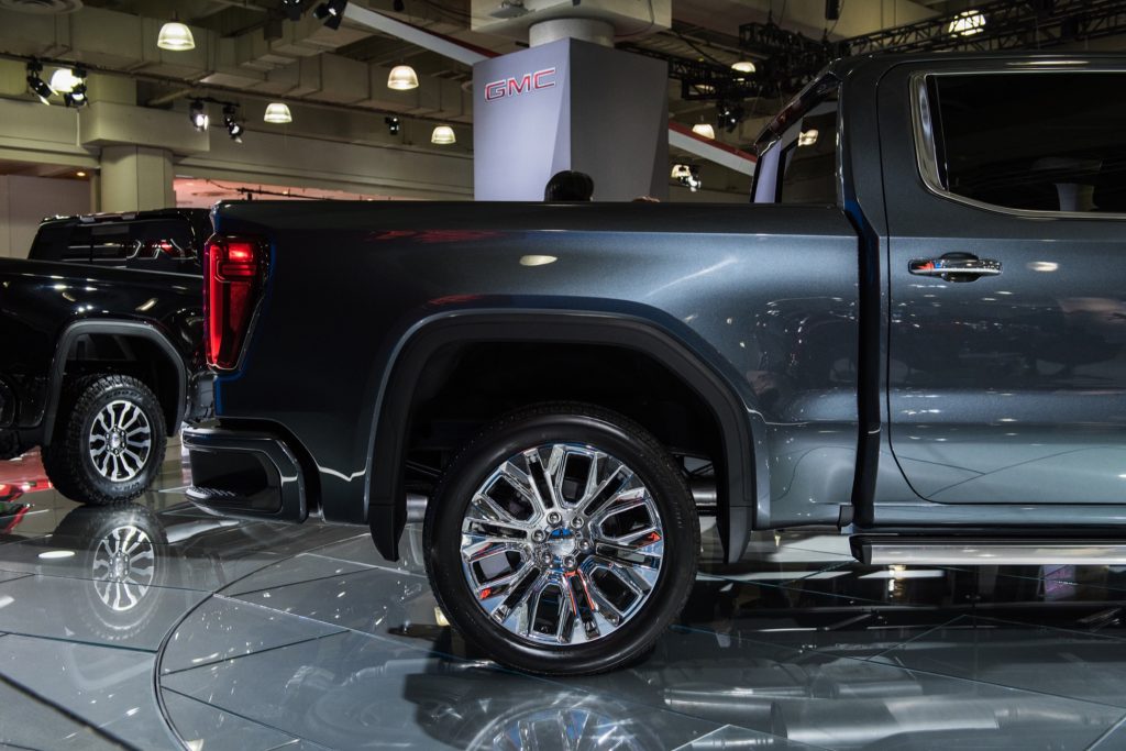 2019 GMC Sierra Denali 1500 exterior - 2018 New York Auto Show Live 013 - bed from passenger side