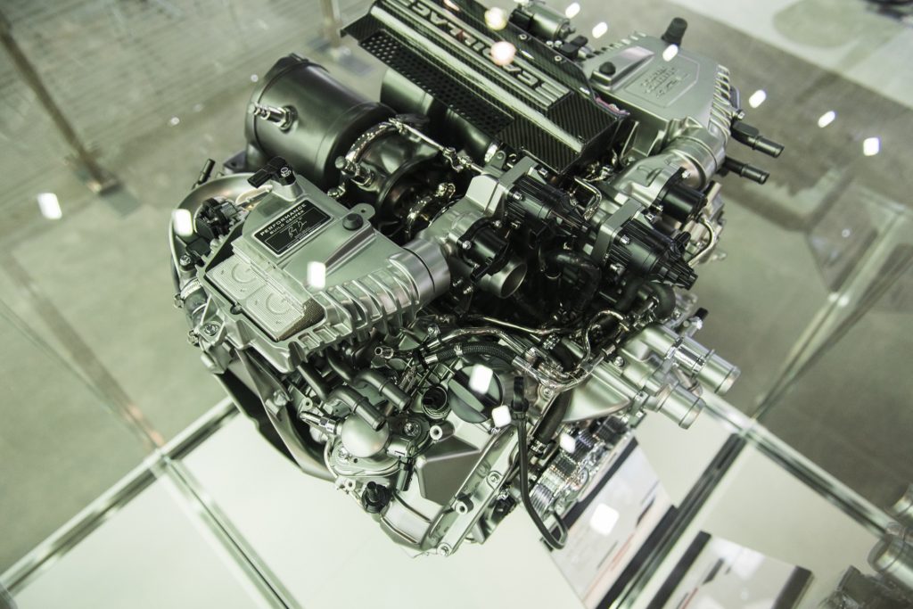 Cadillac 4.2L Twin Turbo V8 DOHC LTA Engine - 2018 New York Auto Show Live 008