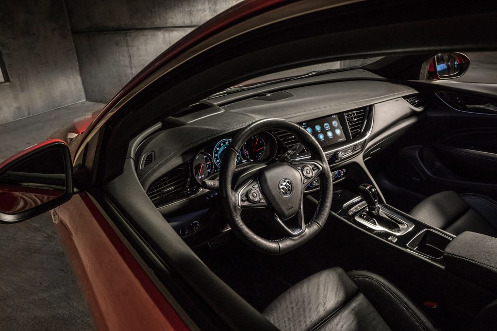 2018 Buick Regal GS Sportback - interior 001
