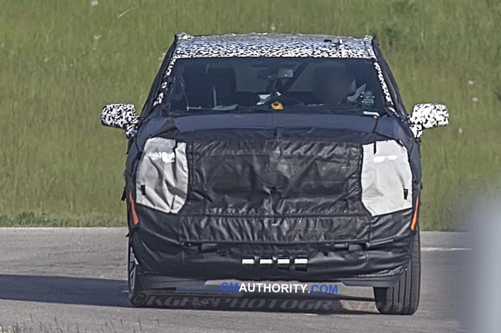 2020 Chevrolet Suburban Spy Pictures - May 2018 002