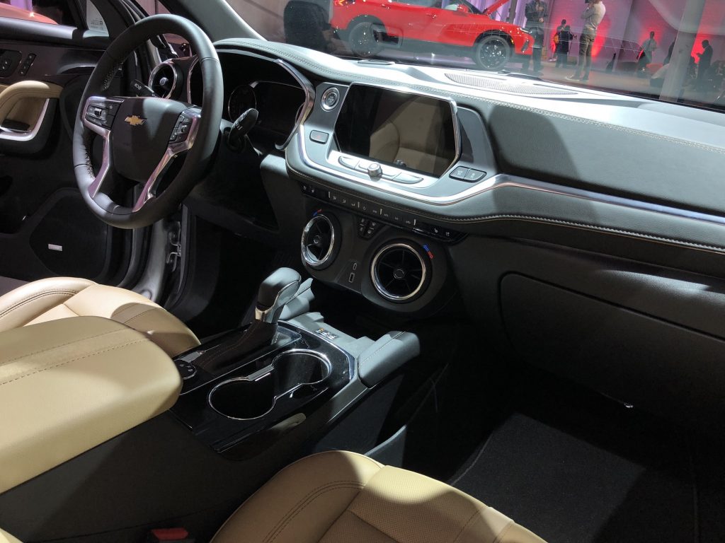 2019 Chevrolet Blazer Premier interior - live reveal 005