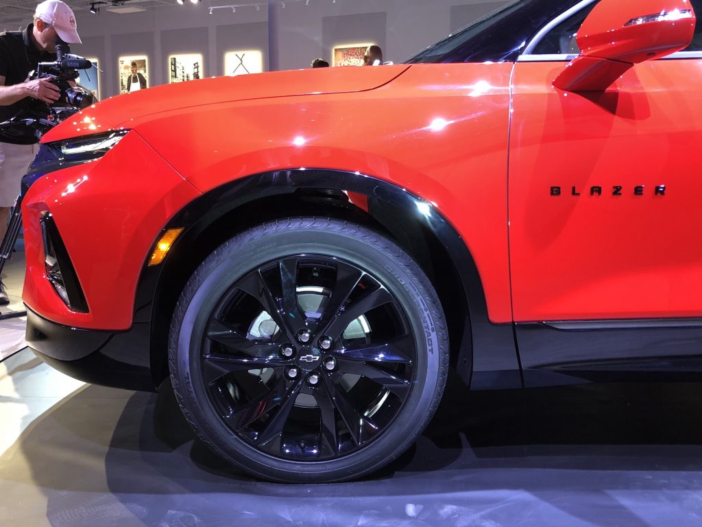 2019 Chevrolet Blazer RS exterior - live reveal 008 side front end with Blazer nameplate