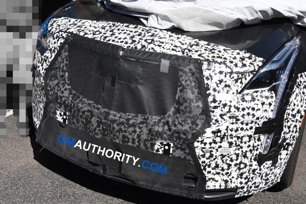 2019 Cadillac XT5 facelift spy pictures - July 2018 - exterior 005