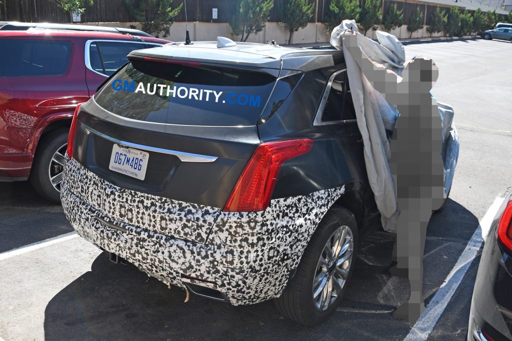 2019 Cadillac XT5 facelift spy pictures - July 2018 - exterior 007