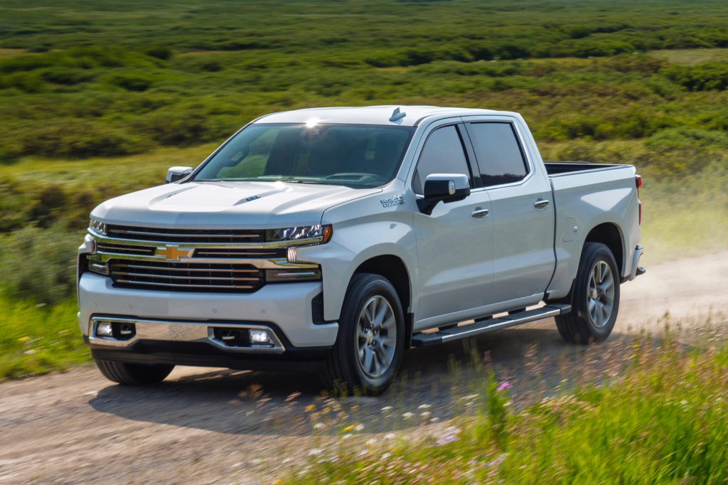 2019 Chevrolet Silverado High Country exterior - August 2018 - Wyoming 010 - front three quarters