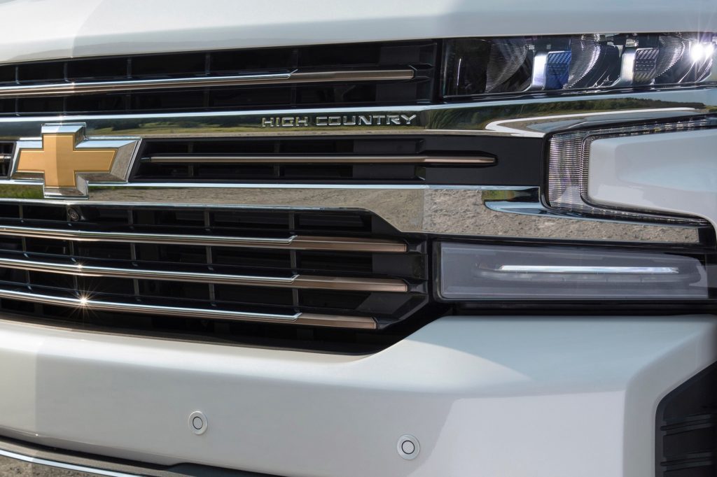 2019 Chevrolet Silverado High Country exterior - August 2018 - Wyoming 014 - front grille Chevy logo and High Country logo focus