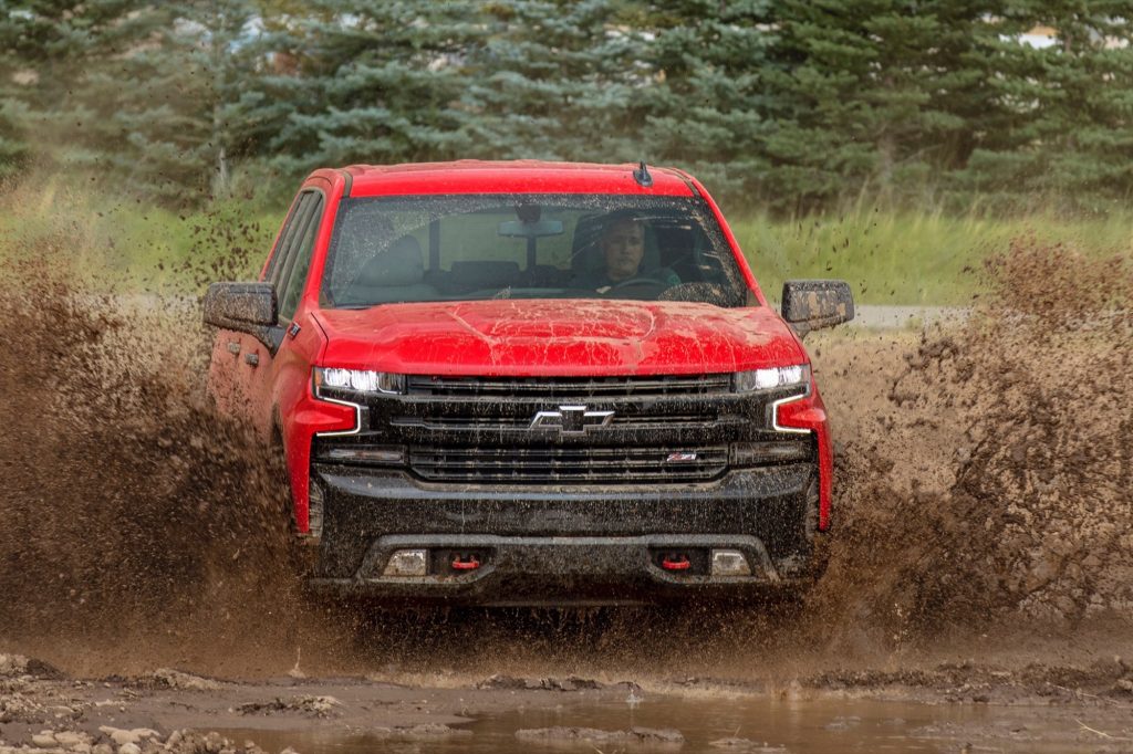 2019 Chevrolet Silverado LT TrailBoss exterior - August 2018 - Wyoming 026 - offroad mud