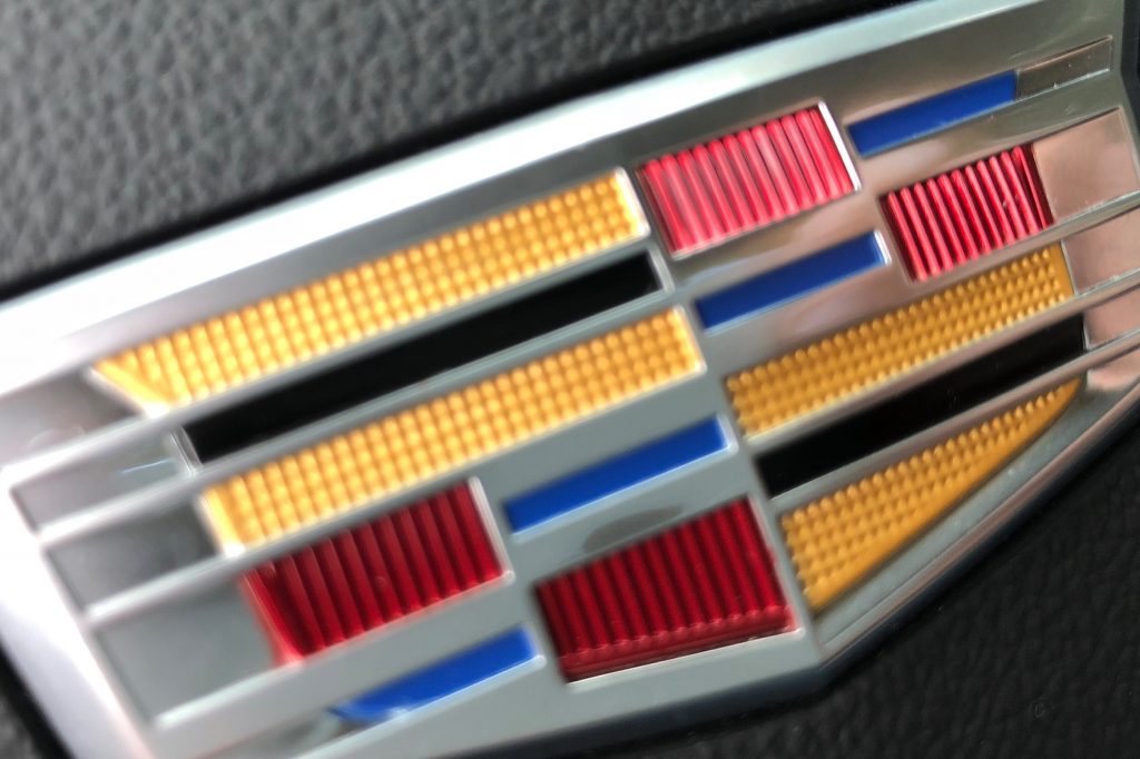 Cadillac logo on steering wheel of 2018 Cadillac XT5 004