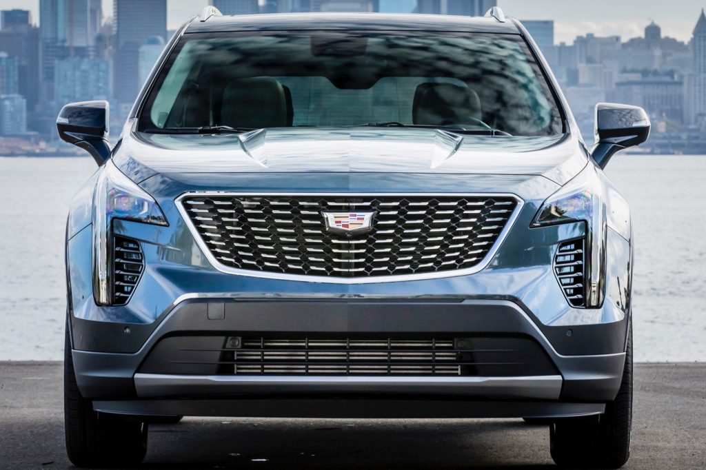 2019 Cadillac XT4 Premium Luxury - Exterior - Seattle Media Drive - September 2018 029 - front end with Cadillac logo