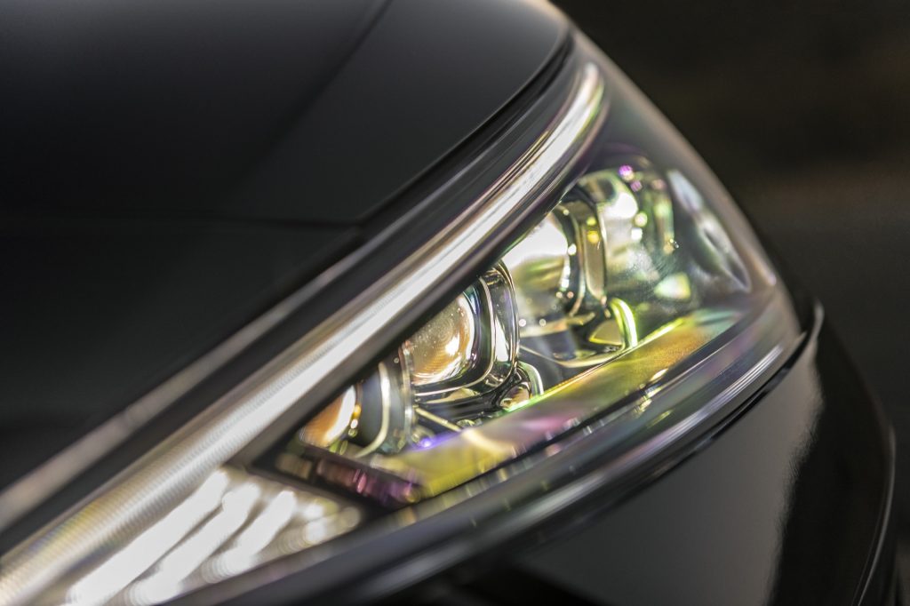2019 Hyundai Elantra exterior 001 - headlamps