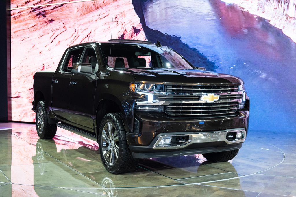 2019 Chevrolet Silverado 1500 High Country with Illuminated Grille Bowtie Emblem Glowtie - NAIAS 2019 002
