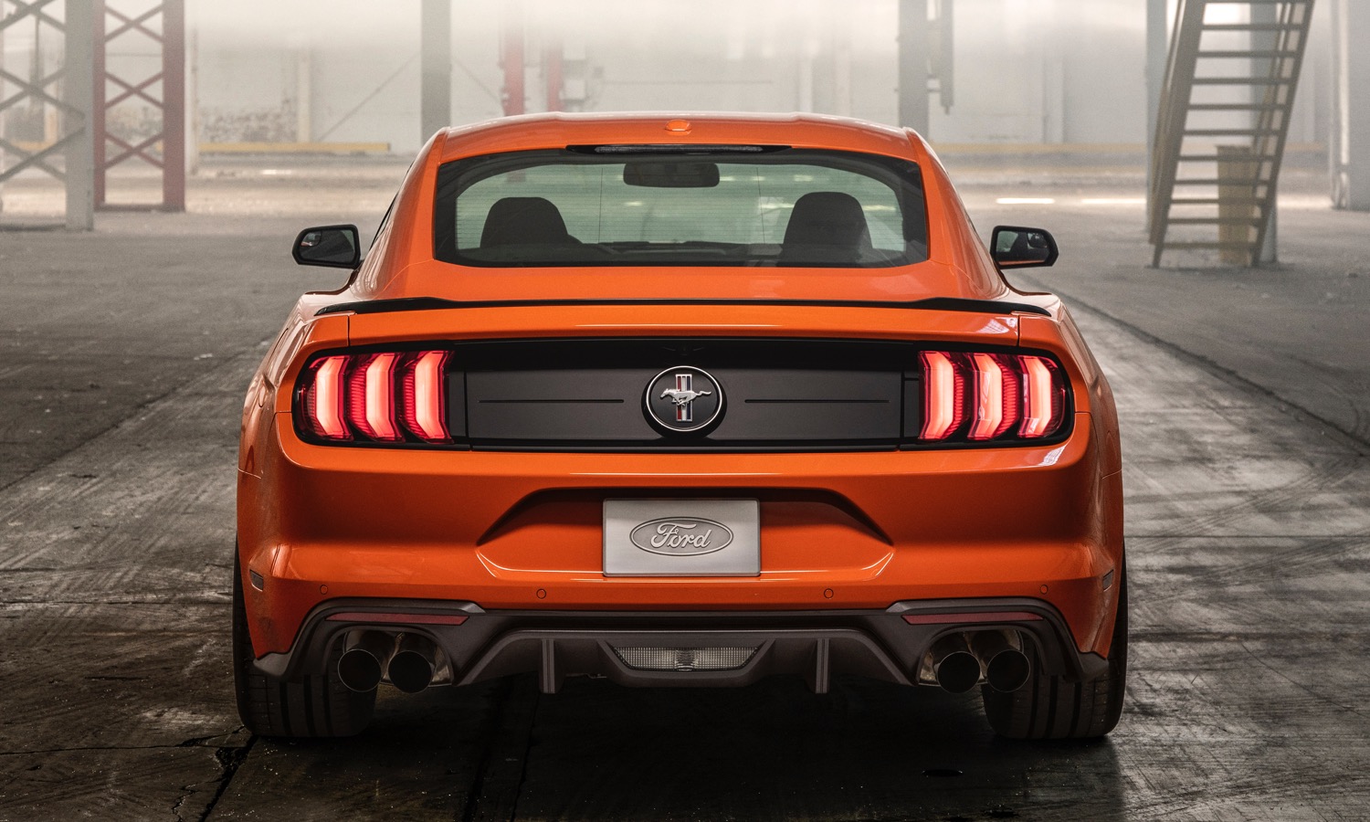 Ford Mustang 2014 зад