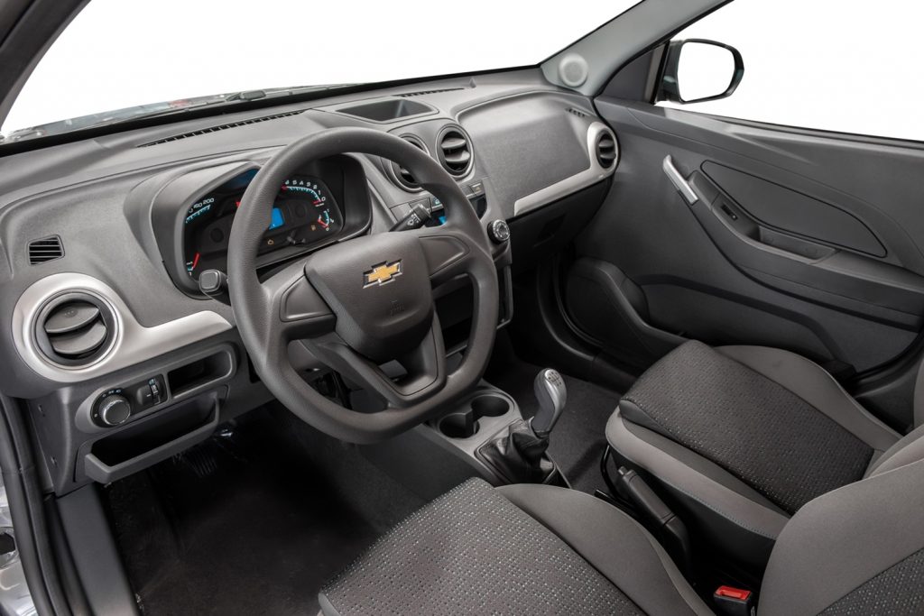 2020 Chevrolet Montana LS interior Brazil 01