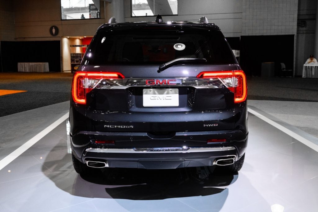 2024 GMC Acadia AT4 hot-swaps for turbo-4, comely new look