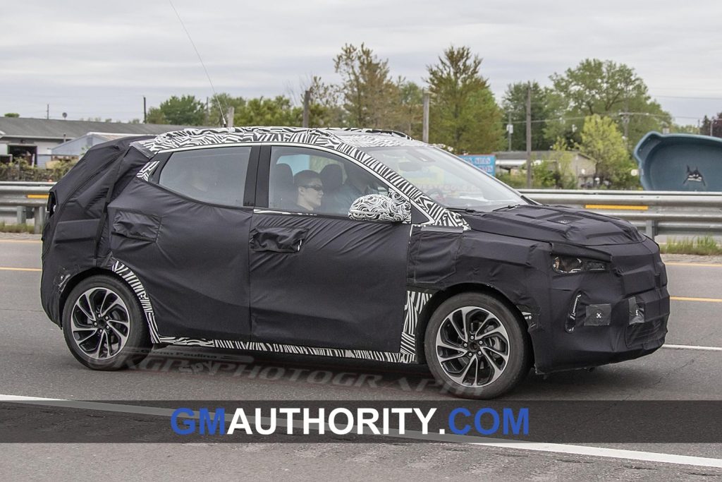 Chevrolet Bolt EUV Mule - Exterior - May 2019 010