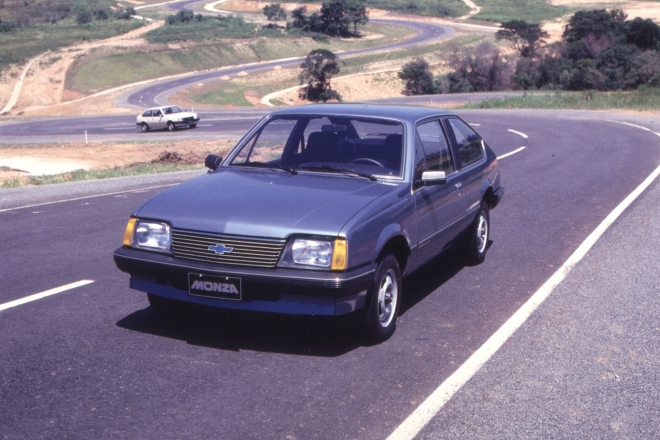 Chevrolet monza. Шевроле Монза. Chevrolet Monza 1988. Шевроле Монза 2 поколения. Шевроле Монза 1 поколение.