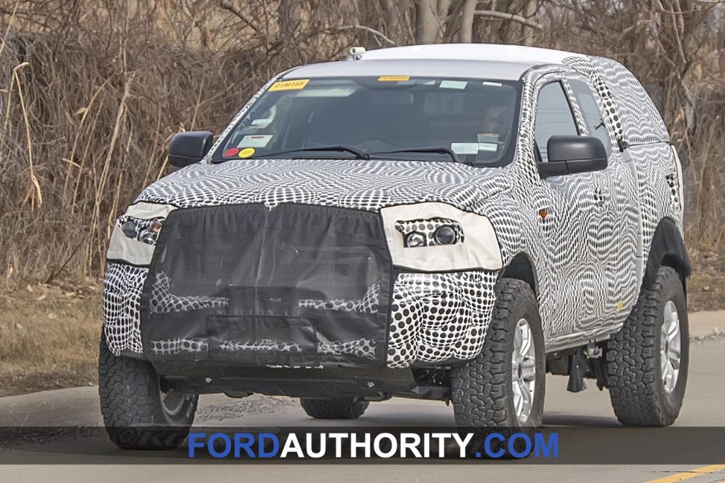 2020-ford-bronco-mule-spy-shots-march-2019-exterior-001