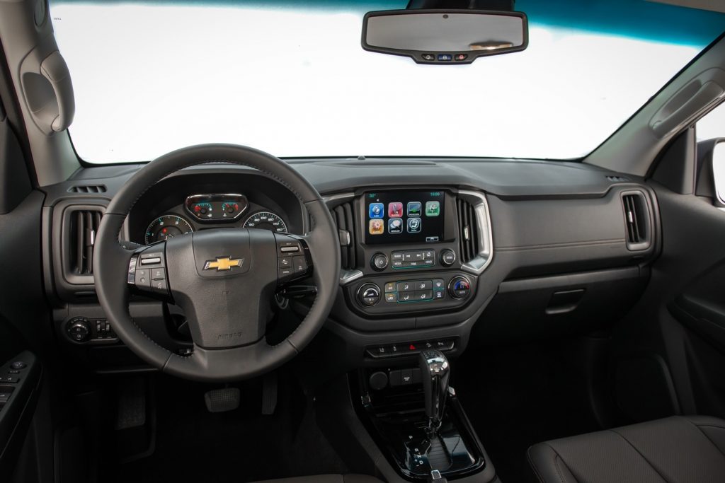 2020 Chevrolet TrailBlazer Premier Brazil interior 01