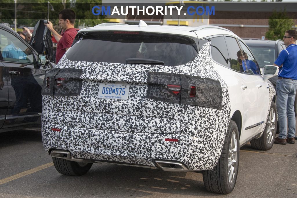 2021 Buick Enclave Refresh Spy Pictures White - July 2019 011