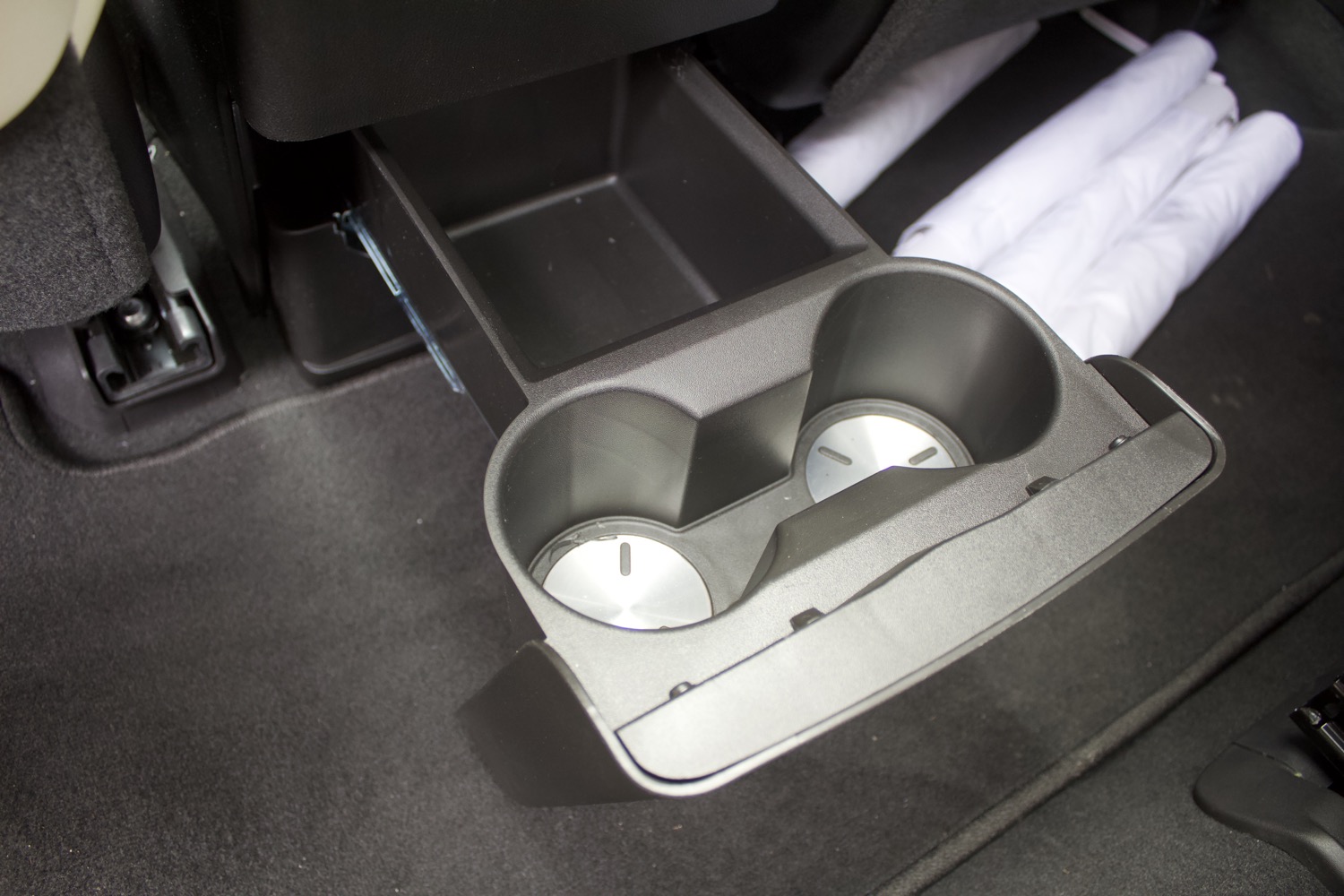 Get a Cupholder for Your Aisle Seat - CBS News