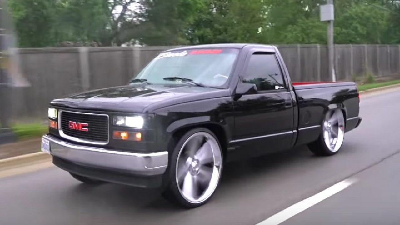 gmc sierra bagged on 26s flexes in chicago video gm authority gmc sierra bagged on 26s flexes in