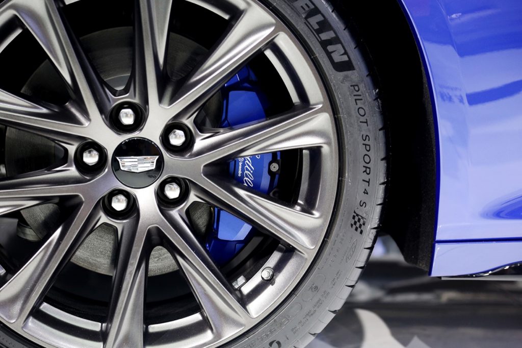 Brembo brakes with blue-painted front calipers and Cadillac branding on 2020 CT5 Sport will now feature V-Series branding for 2021 CT5 Sport. The Brembo brakes will also become optional for the 2021 CT5 Sport.