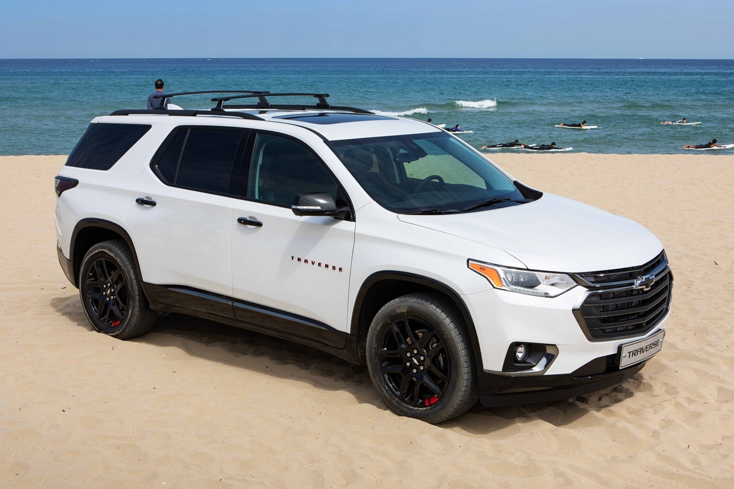 2018 black chevy traverse redline