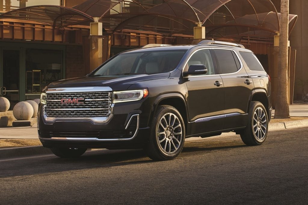 Front three quarters view of a 2023 GMC Acadia Denali trim.